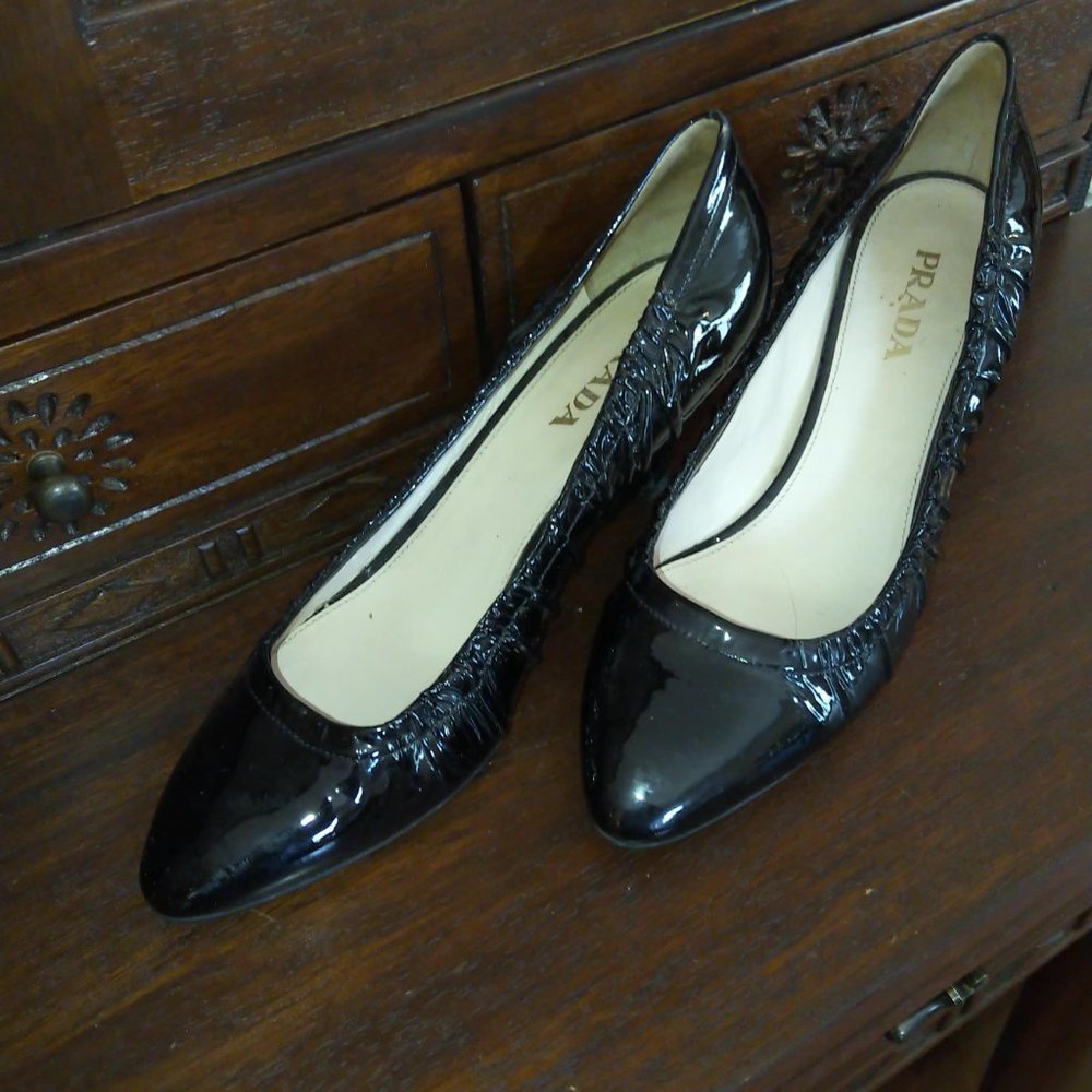 Read! 39.5 VGUC Black Prada Patent Leather Pumps - heel call out TRR - Picture 13 of 17